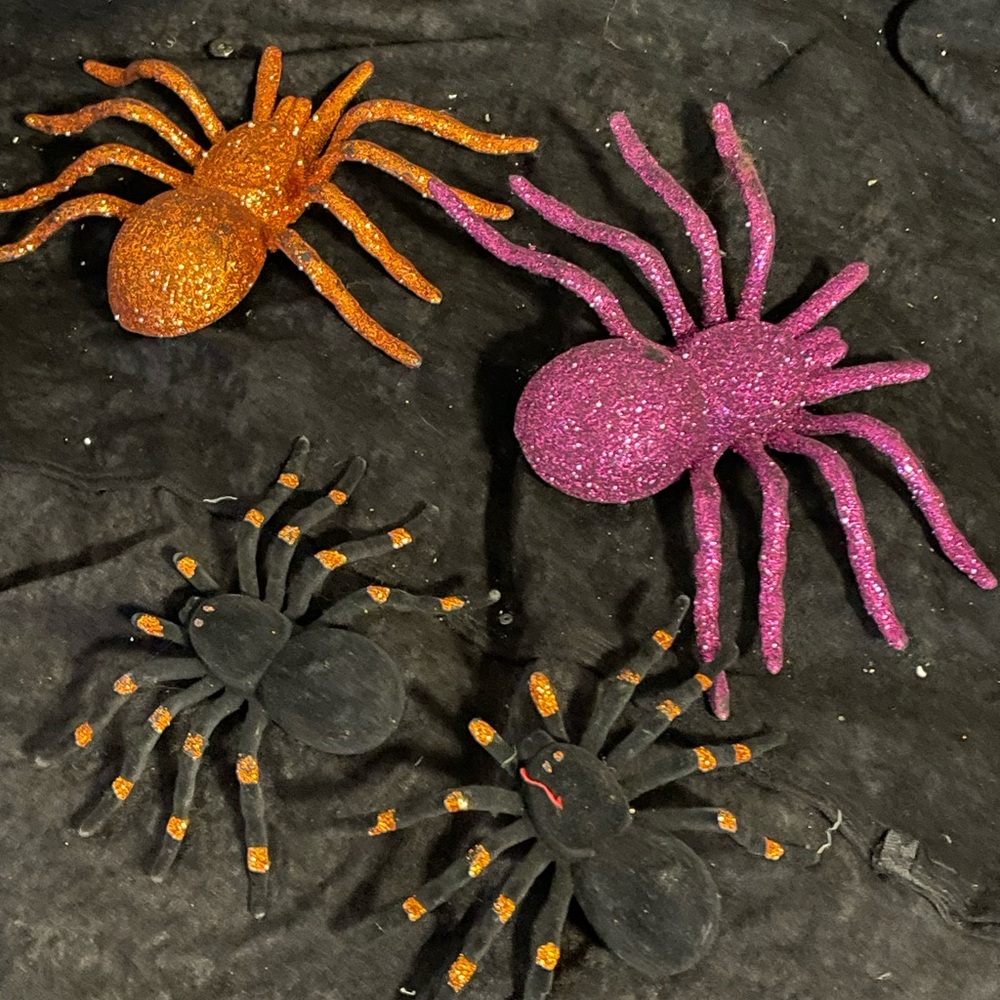 Spiders for spooky Halloween decor